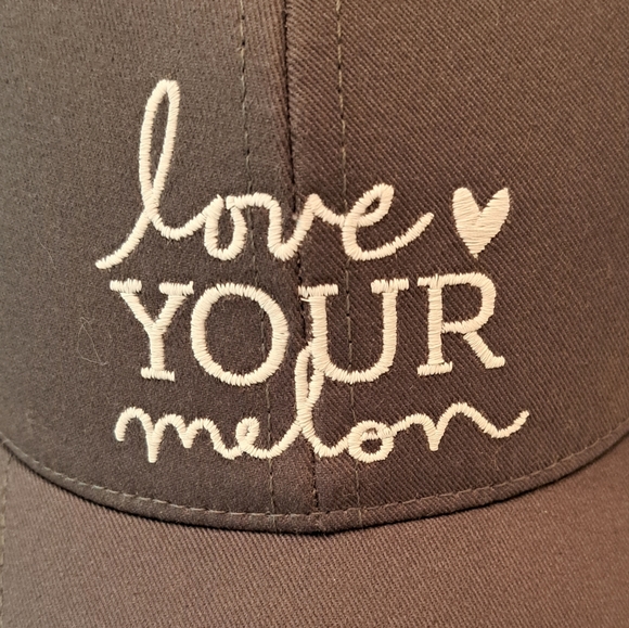 Love Your Melon women's snap back mesh gray white adjustable baseball cap. - Picture 2 of 8